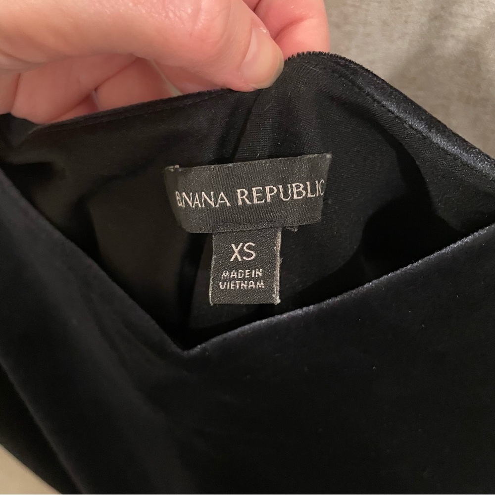 Banana Republic Women’s Spaghetti Strap Adjustable Strap Top - Picture 4 of 9